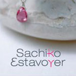 <span>Sachiko Estavoyer<br>Création de bijoux</span><i>→</i>